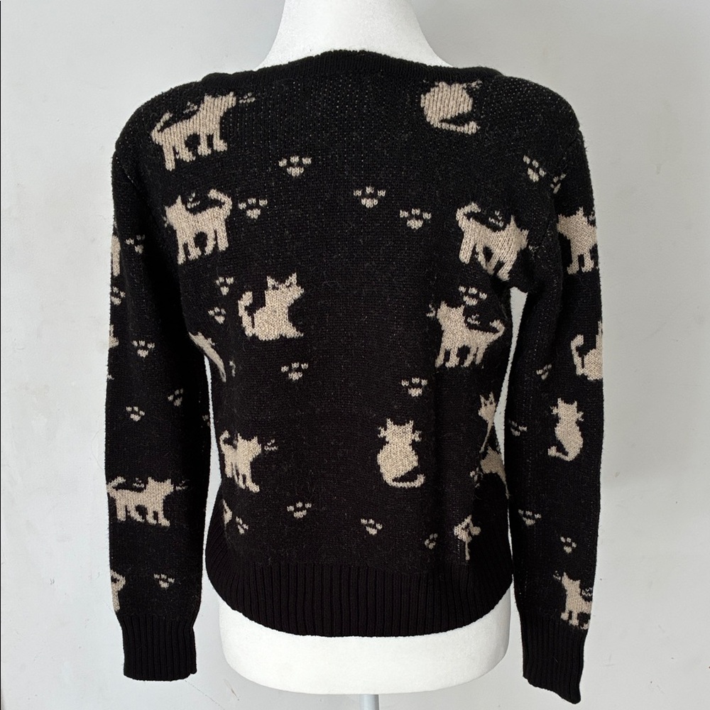 Black Cat Patterned Women's Sweater - Picture 5 of 11